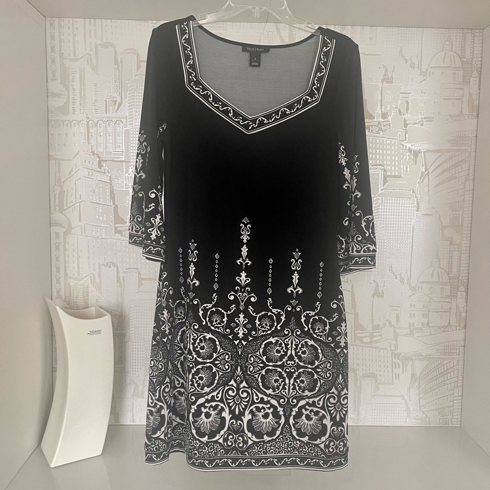 WHBM Knee-Length 3/4 Sleeve V-Neck A-Line Silhouette Dress - Size S